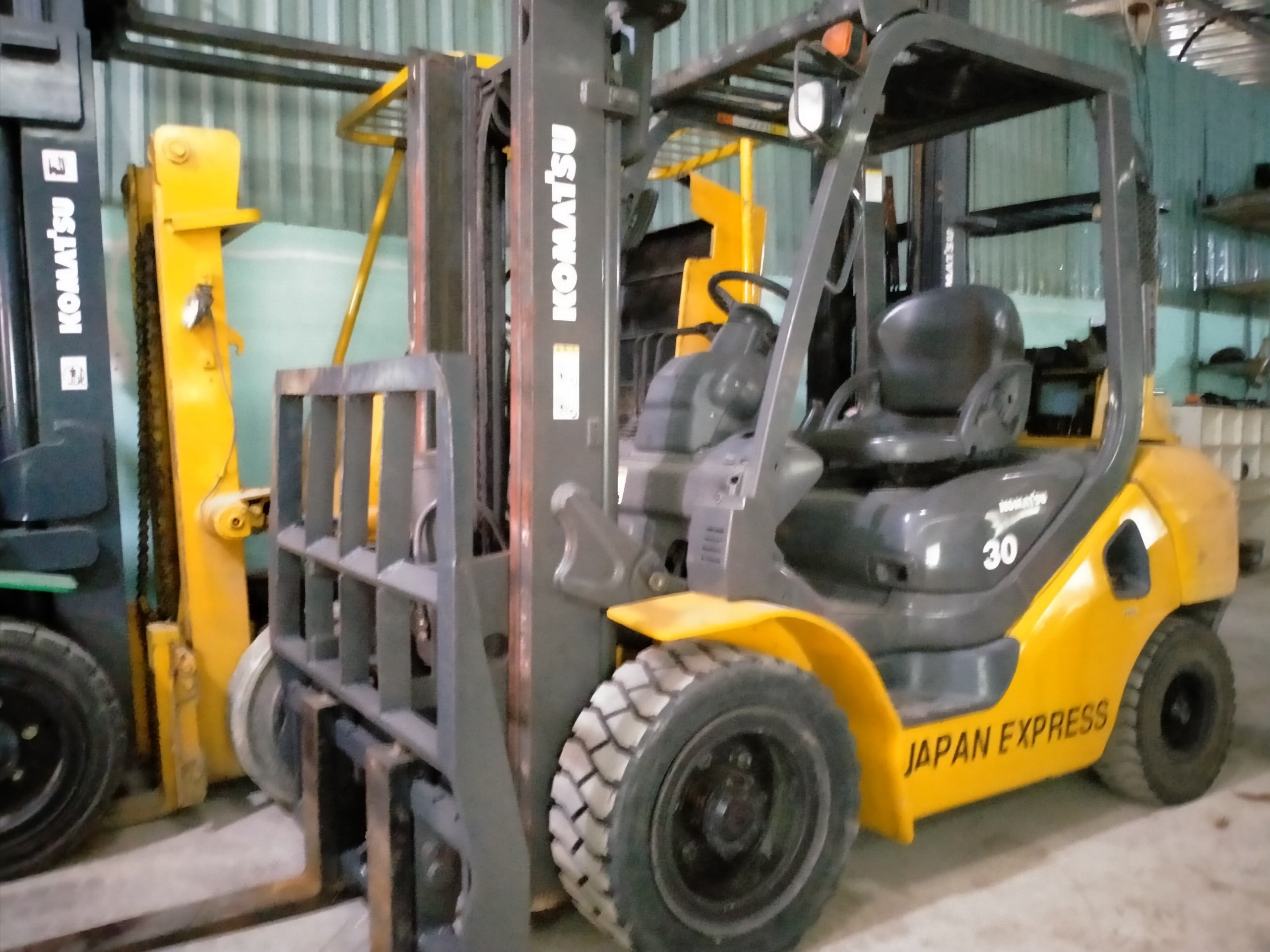 Xe nâng Komatsu 3 tấn lật đổ.jpg (693 KB)